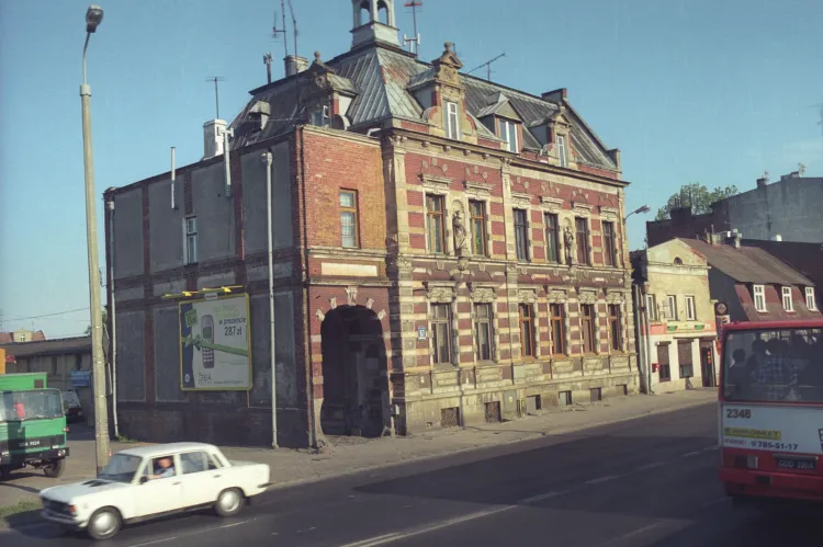 Tak w latach 90. wyglądał budynek dawnej Drukarni Gdan&#769;skiej na Oruni.