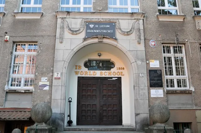 Dwa nowe, dwujęzyczne gimnazja będą działać w Gdańsku od września. Gimnazjum nr 53, powstające w budynku III LO w Gdańsku oraz Gimnazjum nr 52 przy XX LO w Gdańsku. 