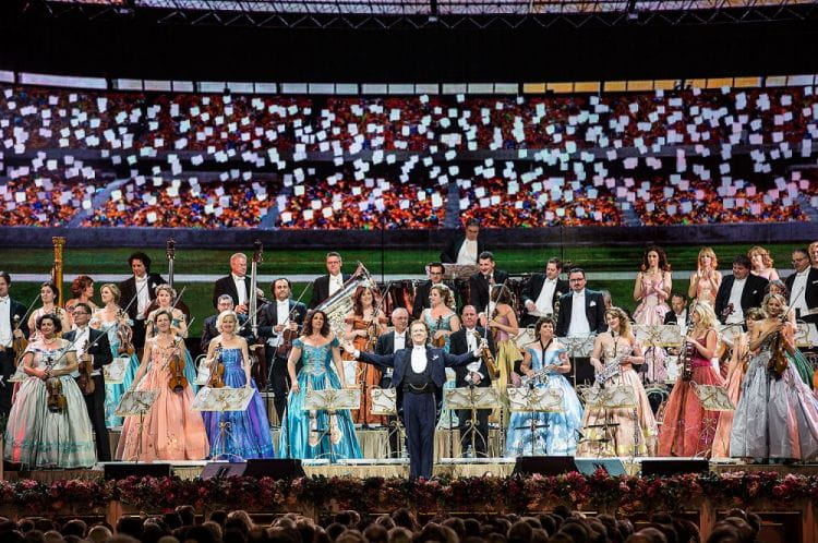 Koncerty André Rieu i Johann Strauss Orchestra to wielkie, muzyczne widowiska, podczas których usłyszeć można najpopularniejsze przeboje muzyki klasycznej w autorskich aranżacjach. 