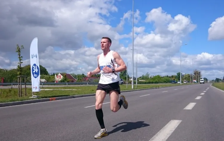 Piotr Szpigiel (na zdjęciu) zwyciężył 1. PZU Gdańsk Maraton. W tym roku biegacza zabraknie na starcie.

