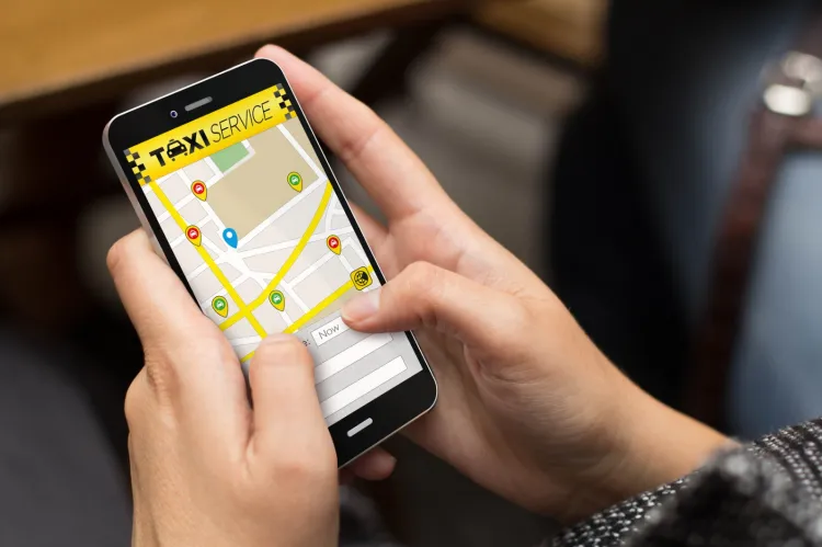 Trójmiejskie firmy taksówkowe korzystające z nowych technologii to Taxify, Lynk (niedziałające już) oraz iTaxi, Uber i najnowsze: mytaxi. 