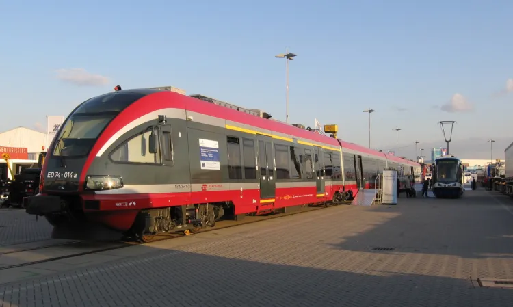 Pokaz pociągu serii ED-74 w Gdańsku Oliwie na targach Trako.