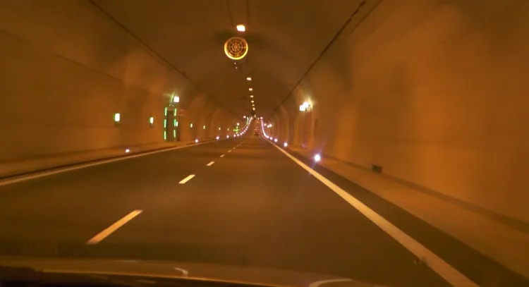 Średnio w ciągu doby tunel pod Martwą Wisłą pokonuje ponad 25 tys. pojazdów.