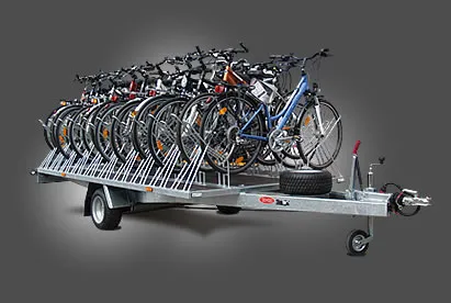 Przyczepa doczepiana do miejskiego autobusu przewiezie 20 rowerów.