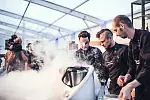 Pokaz live cooking Witka Iwańskiego - w ubiegłym roku wyróżnionego przez Akademię Gastronomiczną jako najlepszego w Polsce szefa kuchni 