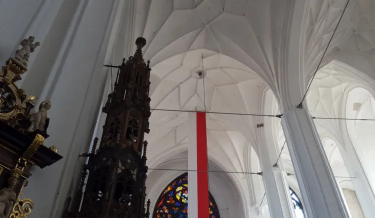Pierwsza gwiazda w hołdzie Janowi Pawłowi II zostanie zwieszona nad prezbiterium 24 czerwca. 
