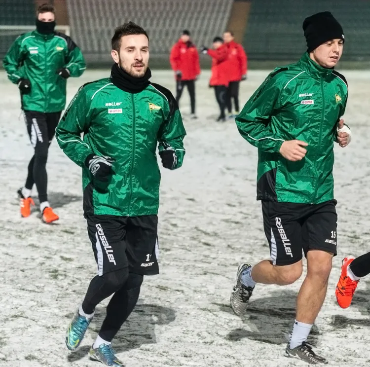 Maciej Makuszewski (z lewej) i Ariel Borysiuk zimowe przygotowania rozpoczynali z Lechią. Ostatecznie żaden z nich w 2016 roku nie zagrał w gdańskiej drużynie. 