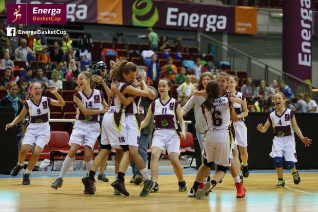 Tak cieszyły się po zwycięstwie w finale Energa Basket Cup młode koszykarki z Leszna.