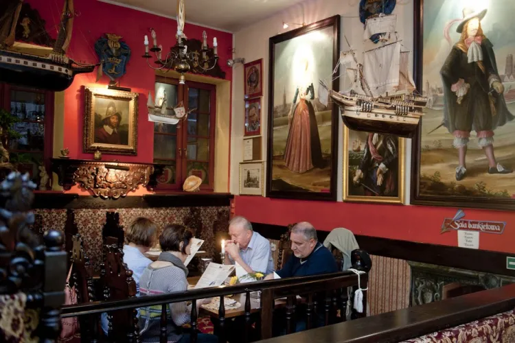 Wystrój Restauracji Gdańskiej to hołd złożony XVII-wiecznej gdańskiej tradycji. 