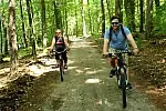 Ciekawa, kilkunastokilometrowa trasa poprowadzona wśród malowniczych pejzaży sprawiła, że pierwsza tegoroczna edycja Rodzinnego Pikniku Rowerowego cieszyła się ogromną frekwencją.