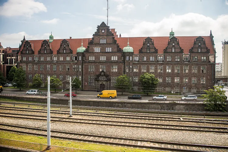 Budynek Agencji Bezpieczeństwa Wewnętrznego w Gdańsku nie przechodził gruntownego remontu od wielu lat. 