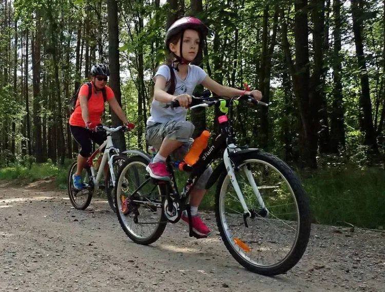 Ciekawa, kilkunastokilometrowa trasa poprowadzona wśród malowniczych pejzaży sprawiła, że pierwsza tegoroczna edycja Rodzinnego Pikniku Rowerowego cieszyła się ogromną frekwencją.