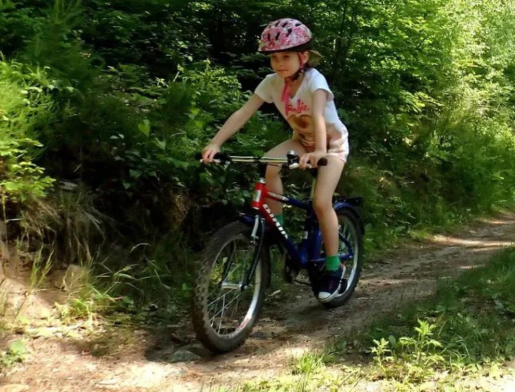 Ciekawa, kilkunastokilometrowa trasa poprowadzona wśród malowniczych pejzaży sprawiła, że pierwsza tegoroczna edycja Rodzinnego Pikniku Rowerowego cieszyła się ogromną frekwencją.