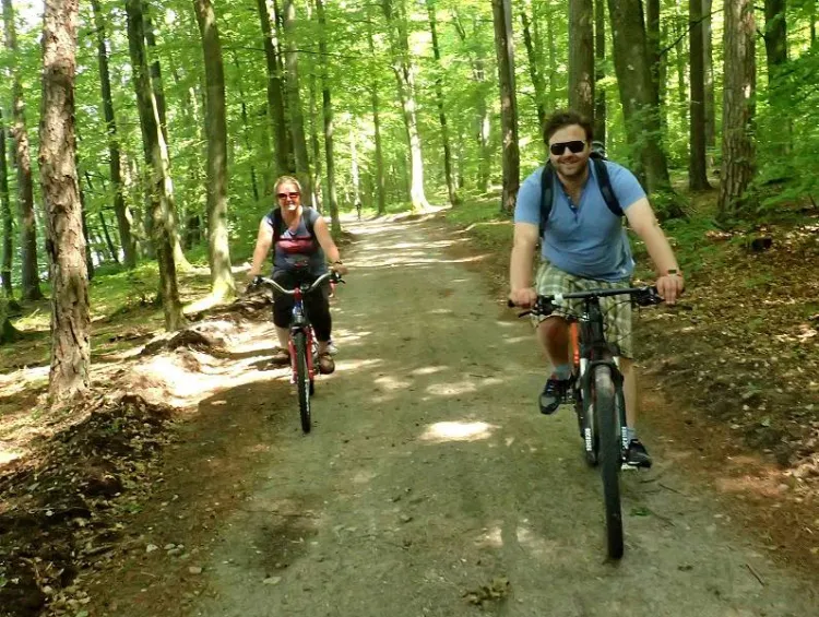Ciekawa, kilkunastokilometrowa trasa poprowadzona wśród malowniczych pejzaży sprawiła, że pierwsza tegoroczna edycja Rodzinnego Pikniku Rowerowego cieszyła się ogromną frekwencją.