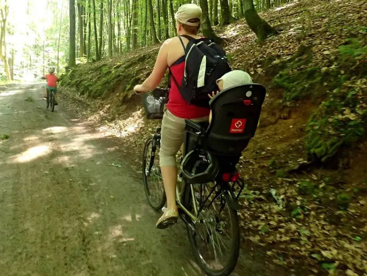 Ciekawa, kilkunastokilometrowa trasa poprowadzona wśród malowniczych pejzaży sprawiła, że pierwsza tegoroczna edycja Rodzinnego Pikniku Rowerowego cieszyła się ogromną frekwencją.