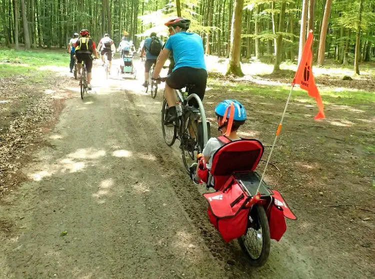 Ciekawa, kilkunastokilometrowa trasa poprowadzona wśród malowniczych pejzaży sprawiła, że pierwsza tegoroczna edycja Rodzinnego Pikniku Rowerowego cieszyła się ogromną frekwencją.