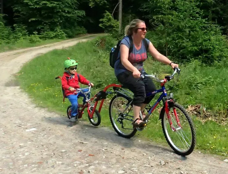 Ciekawa, kilkunastokilometrowa trasa poprowadzona wśród malowniczych pejzaży sprawiła, że pierwsza tegoroczna edycja Rodzinnego Pikniku Rowerowego cieszyła się ogromną frekwencją.