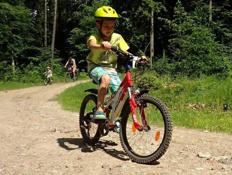 Ciekawa, kilkunastokilometrowa trasa poprowadzona wśród malowniczych pejzaży sprawiła, że pierwsza tegoroczna edycja Rodzinnego Pikniku Rowerowego cieszyła się ogromną frekwencją.