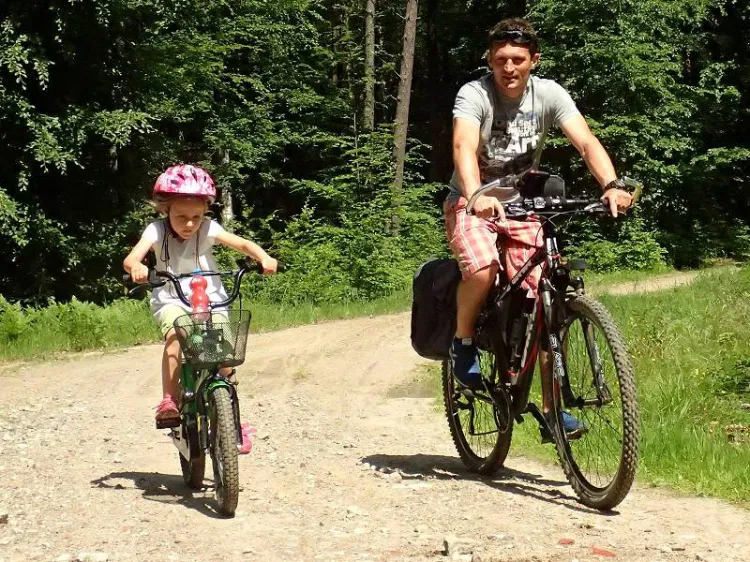 Ciekawa, kilkunastokilometrowa trasa poprowadzona wśród malowniczych pejzaży sprawiła, że pierwsza tegoroczna edycja Rodzinnego Pikniku Rowerowego cieszyła się ogromną frekwencją.