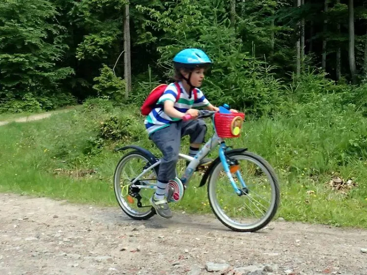 Ciekawa, kilkunastokilometrowa trasa poprowadzona wśród malowniczych pejzaży sprawiła, że pierwsza tegoroczna edycja Rodzinnego Pikniku Rowerowego cieszyła się ogromną frekwencją.