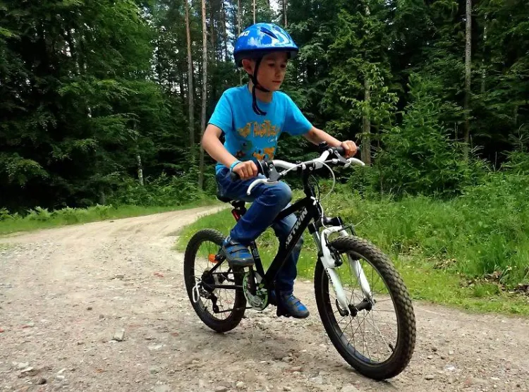 Ciekawa, kilkunastokilometrowa trasa poprowadzona wśród malowniczych pejzaży sprawiła, że pierwsza tegoroczna edycja Rodzinnego Pikniku Rowerowego cieszyła się ogromną frekwencją.
