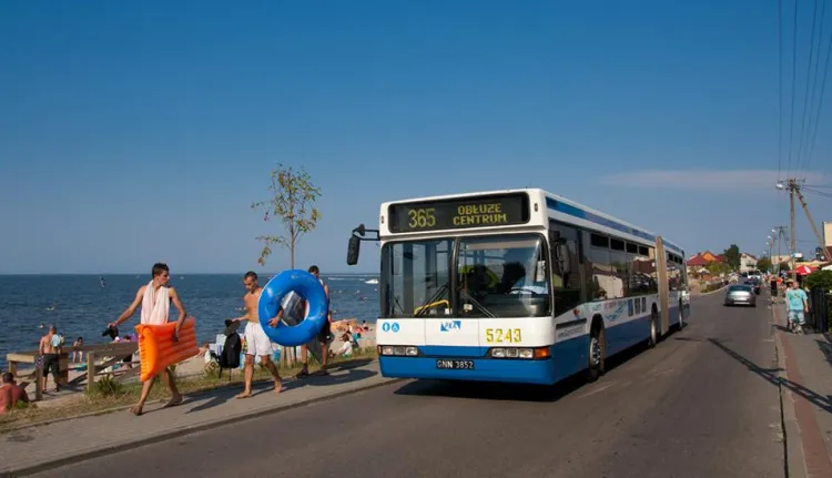 Autobus z Gdyni do Rewy w gorące dni może liczyć na ogromne obłożenie.