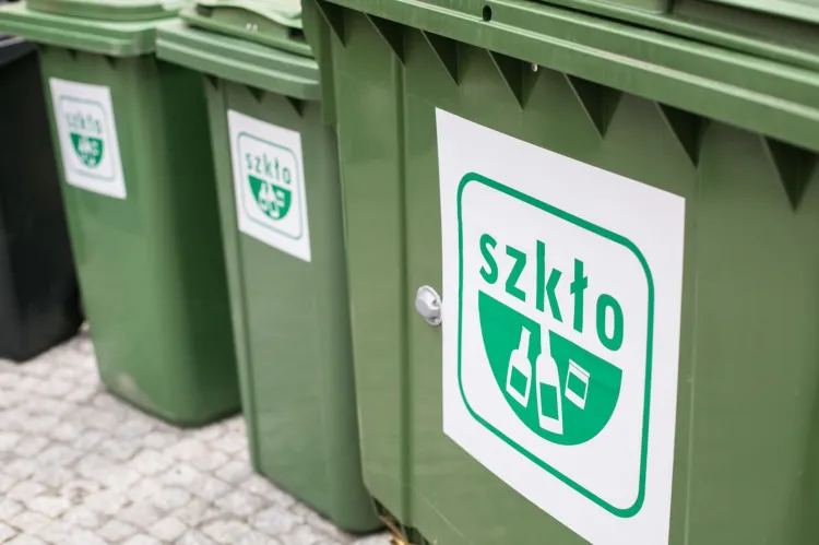 Urzędnicy zapewniają, że zielone pojemniki na szkło pojawiły się w całym Gdańsku.