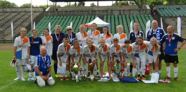 Olbrzymim sukcesem zakończyły się dla piłkarek nożnych Sztormu AWFiS mistrzostwa Polski do lat 19. Gdańszczanki poległy dopiero w finale i zakończyły rywalizację na drugim stopniu podium.