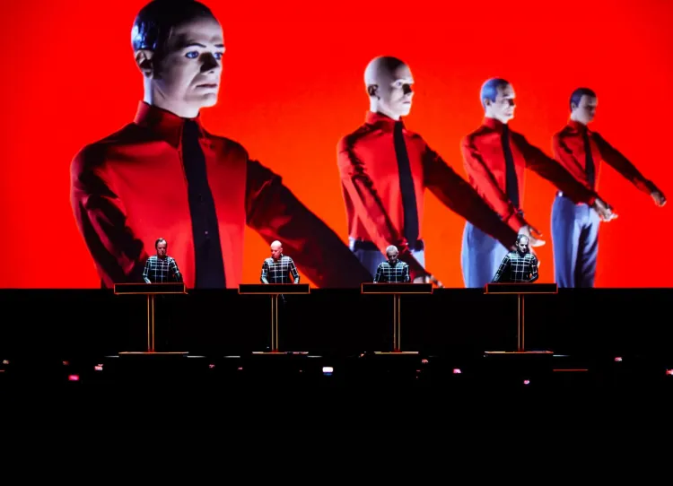 Koncert Karftwerk to gratka dla fanów elektroniki. Niemieccy weterani wystąpią 29 lipca w Operze Leśnej.