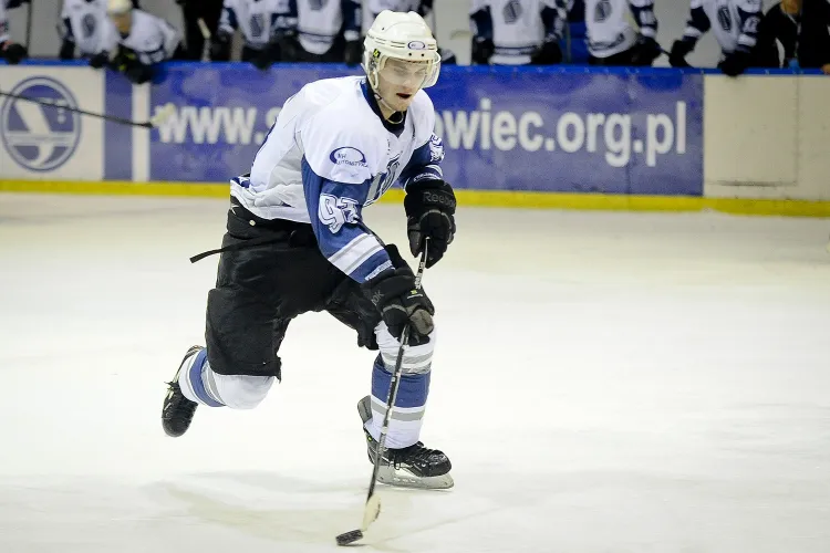 Filip Pesta jako 17-latek zadebiutował na lodowiskach Polskiej Hokej Ligi. 