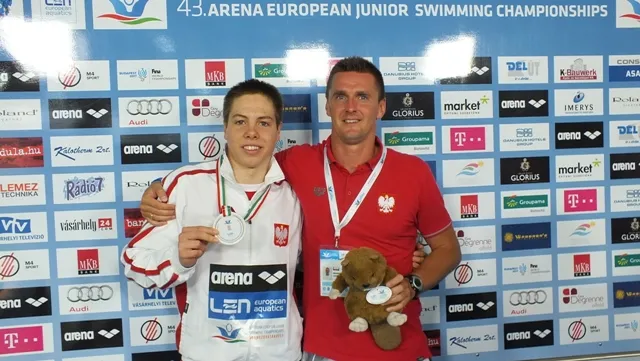 Mateusz Arndt (z lewej) na mistrzostwa udał się ze swoim klubowym trenerem. Przemysław Czoków może być dumny z wyników osiąganych przez jego podopiecznego.