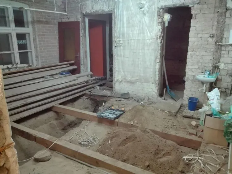 - Zanim zabraliśmy się za remont, musieliśmy długo czekać na same pozwolenia budowlane, a przejęliśmy lokal ponad rok temu. To była ruina - mówi Aleksandra Marras.