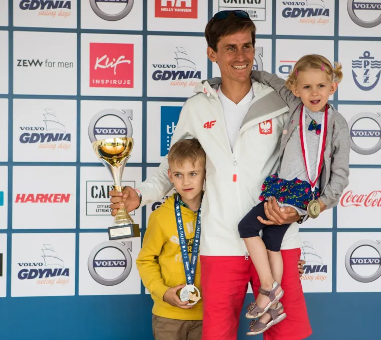 Piotr Myszka w ostatnim starcie przed igrzyskami zaprezentował się podczas Volvo Gdynia Sailing Days. Nam przyznał, że kolejną motywacją do jak najlepszego występu olimpijskiego będzie powiększenie rodziny.