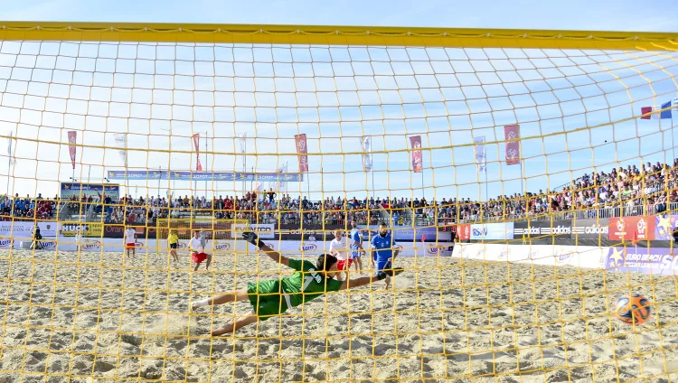 Na Plaży Gdyni Śródmieście można śledzić mistrzostwa Polski w plażowej odmianie piłki nożnej.