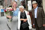 Na zdjęciu: założyciele Flisaka, Zenobia i Leonard Tarczyńscy oraz partnerka ich wnuka, Magdalena Papke, obecna właścicielka. Zdjęcie zrobione w czerwcu podczas 40. urodzin lokalu.