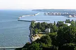 A tak przedstawia się widok z grodziska Oksywie na Port i Gdynię.