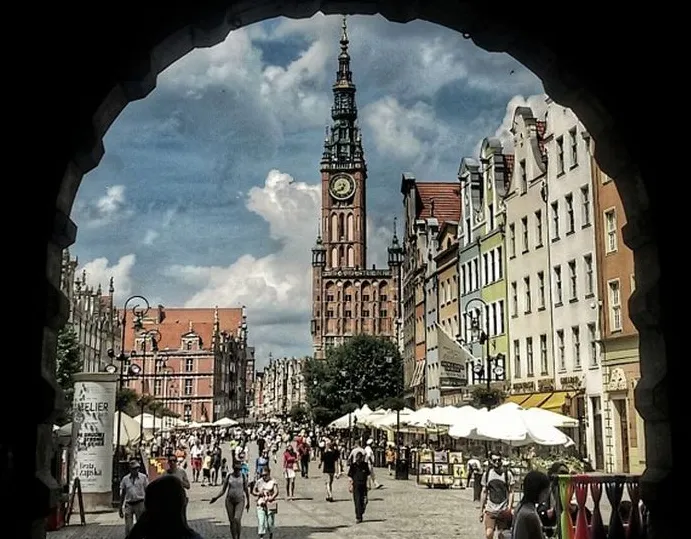 Trakt Królewski w Gdańsku od lat czeka chociażby na lepszą nawierzchnie. 