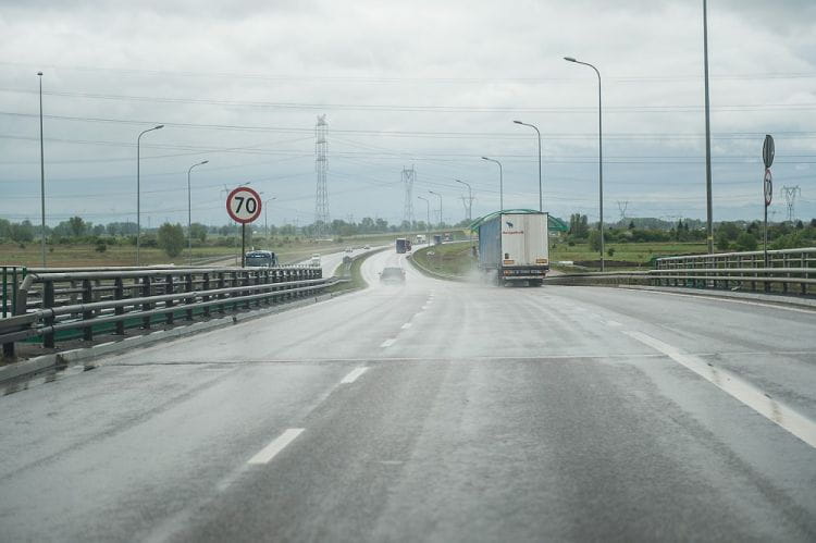 Znaki ograniczenia prędkości do 70 km/h to już przeszłość na trasie Sucharskiego