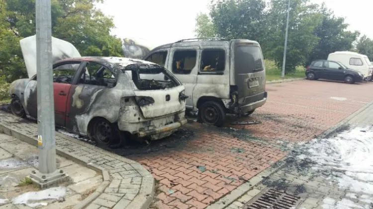 Spalone auta przy ul. Srebrnej.
