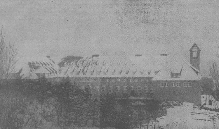 Mało znane zdjęcie schroniska z Biskupiej Górki z listopada 1939 r. Zwraca uwagę rzadka perspektywa - nie od strony miasta, lecz od strony przeciwnej. Ze zbiorów PAN Biblioteki Gdańskiej.