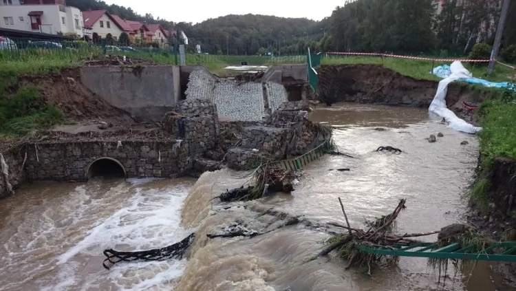 Uszkodzony zbiornik retencyjny Nowiec II w Matemblewie po lipcowej powodzi.
