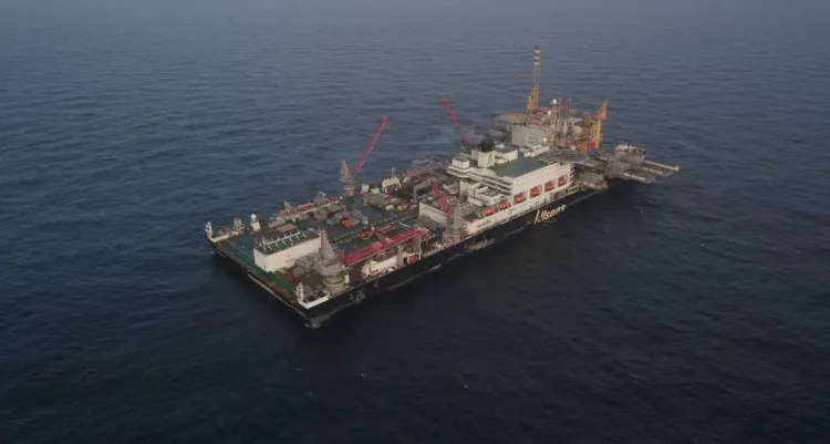 Wadliwa platforma MOPU została usunięta ze złoża Yme przy użyciu specjalistycznego statku "Pioneering Spirit". 

