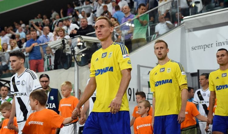Piłkarze Arki już w meczu z Legią w Warszawie reklamowali na koszulkach Stena Line. W czwartek przewoźnika promowego oficjalnie przedstawiono jako sponsora klubu. 