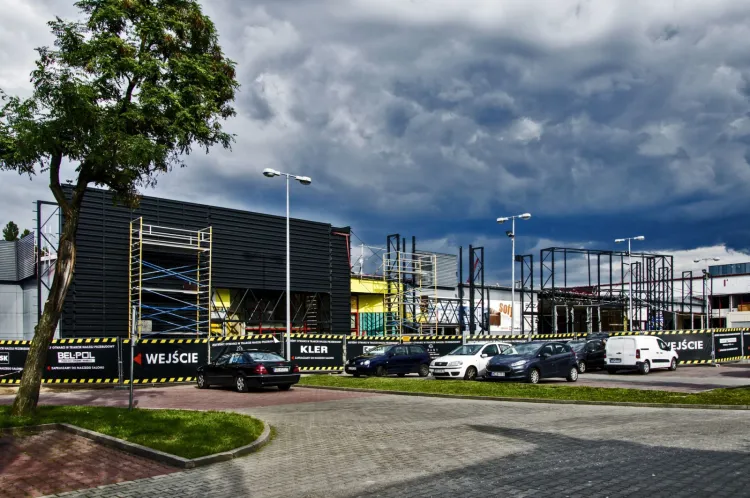 Rozbudowa centrum meblowego przy Grunwaldzkiej na Strzyży trwa od kwietnia. Jego nowe oblicze zostanie zaprezentowane na początku przyszłego roku.  