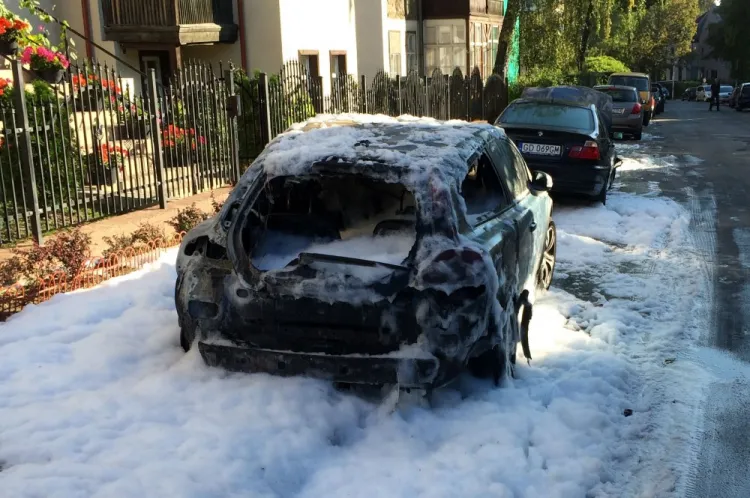 Jeden ze spalonych przez Marcina W. samochodów.