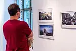 Wystawę Gdańsk Press Photo można oglądać w Ratuszu Staromiejskim do 2 października. Na zdjęciu: prace Macieja Moskwy, który otrzymał Grand Prix.