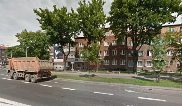 Nieprzytomny mężczyzna został znaleziony przed budynkiem przy ul. Kościuszki 40 we Wrzeszczu.
