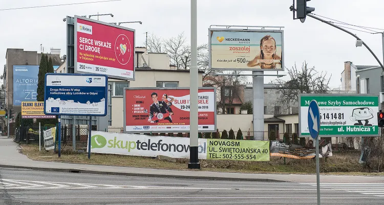 Uchwała krajobrazowa pozwoli ograniczyć nadmiar reklam, a także wskazać ich dozwoloną formę oraz wielkość. Nz. reklamy w Gdyni.