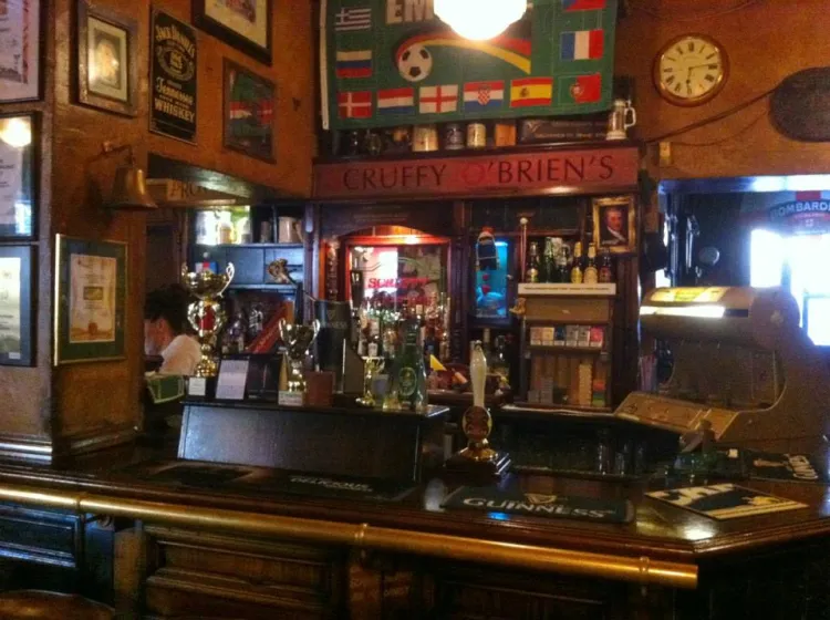 Scruffy O'Brien był cały wyłożony drewnem - jak typowy irlandzki pub. To właśnie Irlandczycy go wyposażyli.