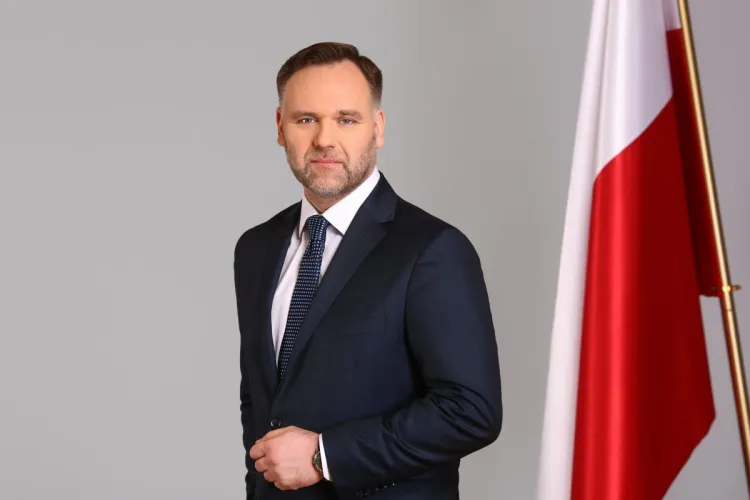 Dawid Jackiewicz to polityk z Wrocławia. Wcześniej samorządowiec i poseł, a ostatnio, od 2015 roku, minister skarbu państwa w rządzie Beaty Szydło